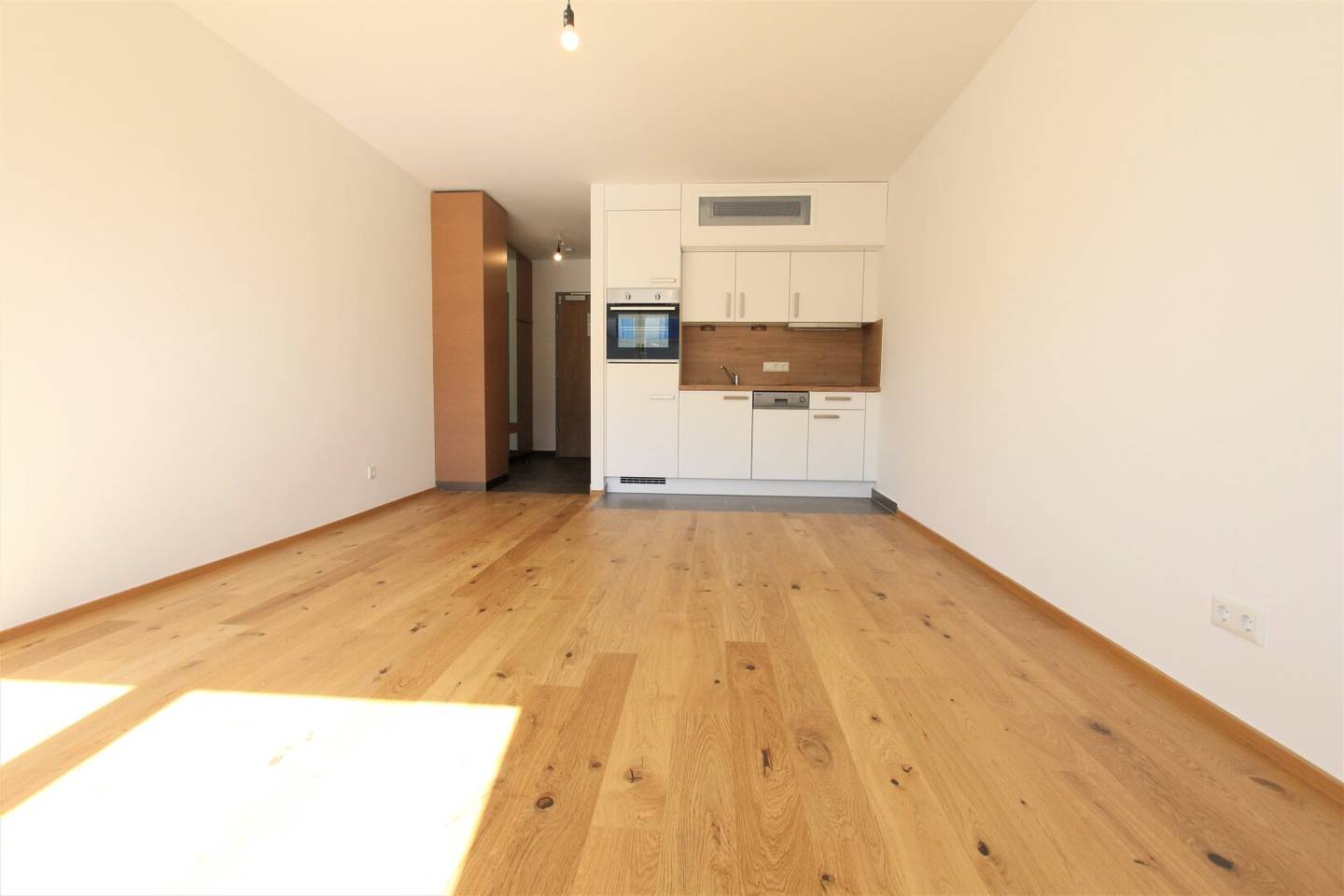MODERN 1-ROOM APARTMENT AT FLORIDSDORF STATION!