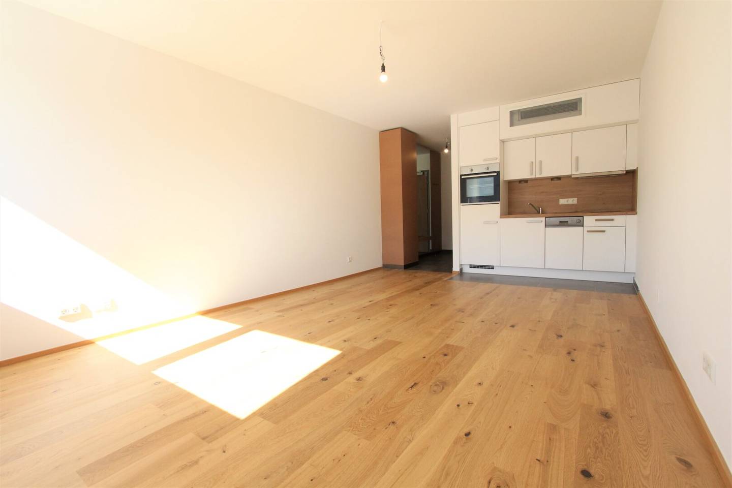 MODERN 1-ROOM APARTMENT AT FLORIDSDORF STATION!