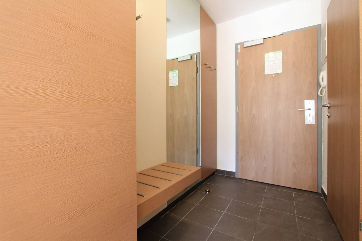 MODERN 1-ROOM APARTMENT AT FLORIDSDORF STATION!