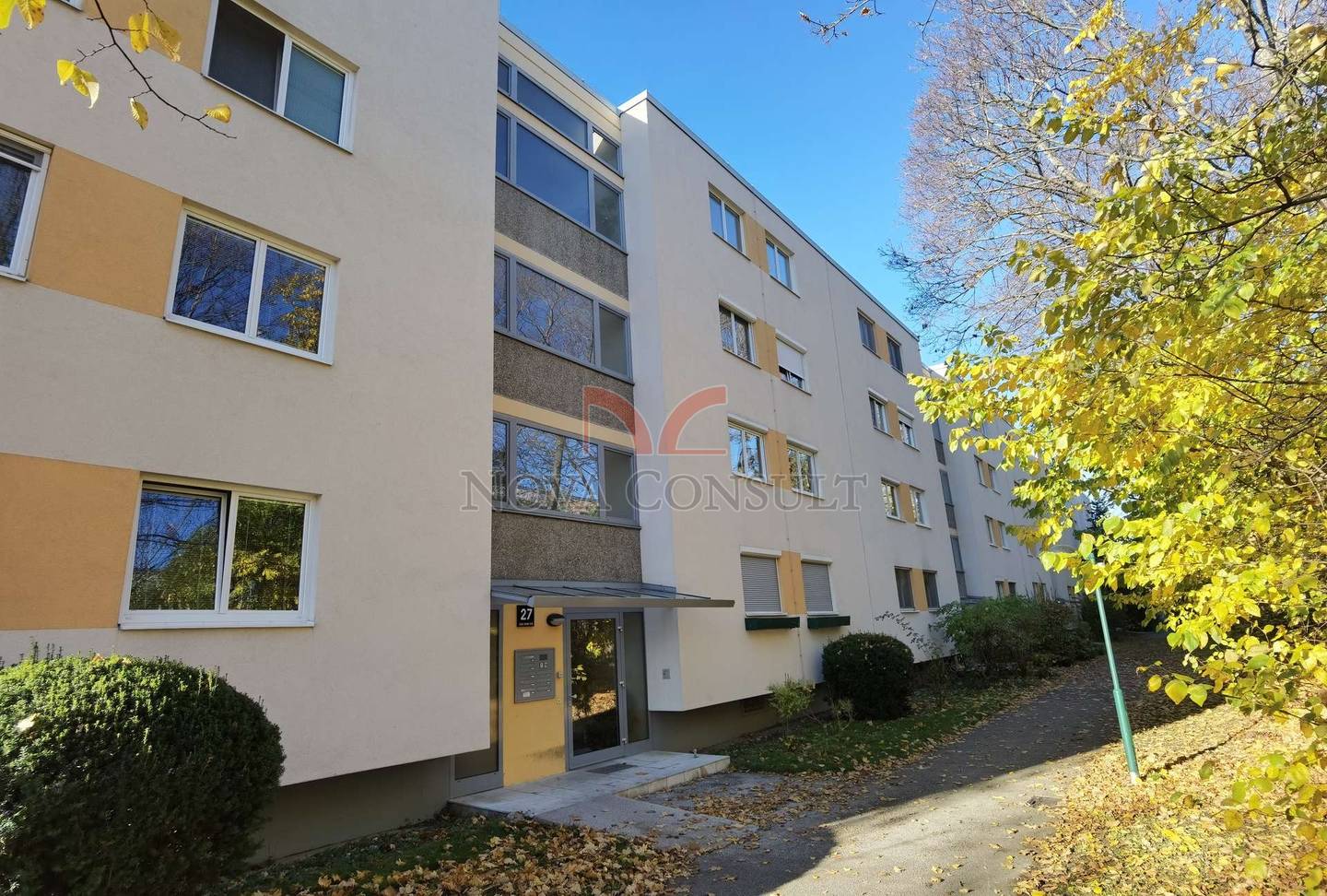 Bright apartment in a green quiet location with west loggia