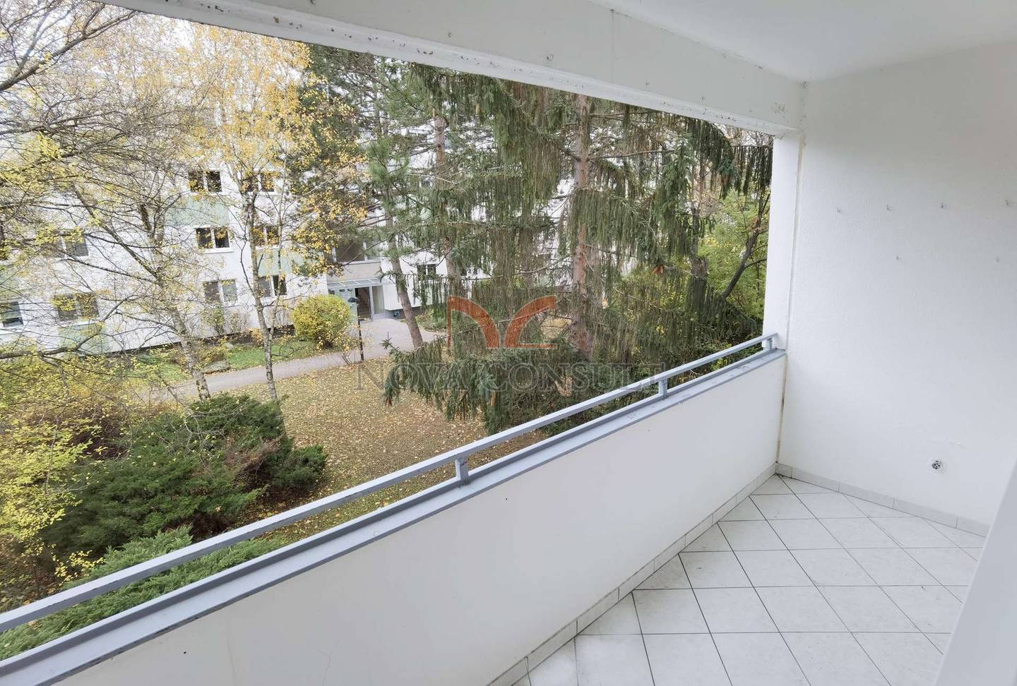 Bright apartment in a green quiet location with west loggia