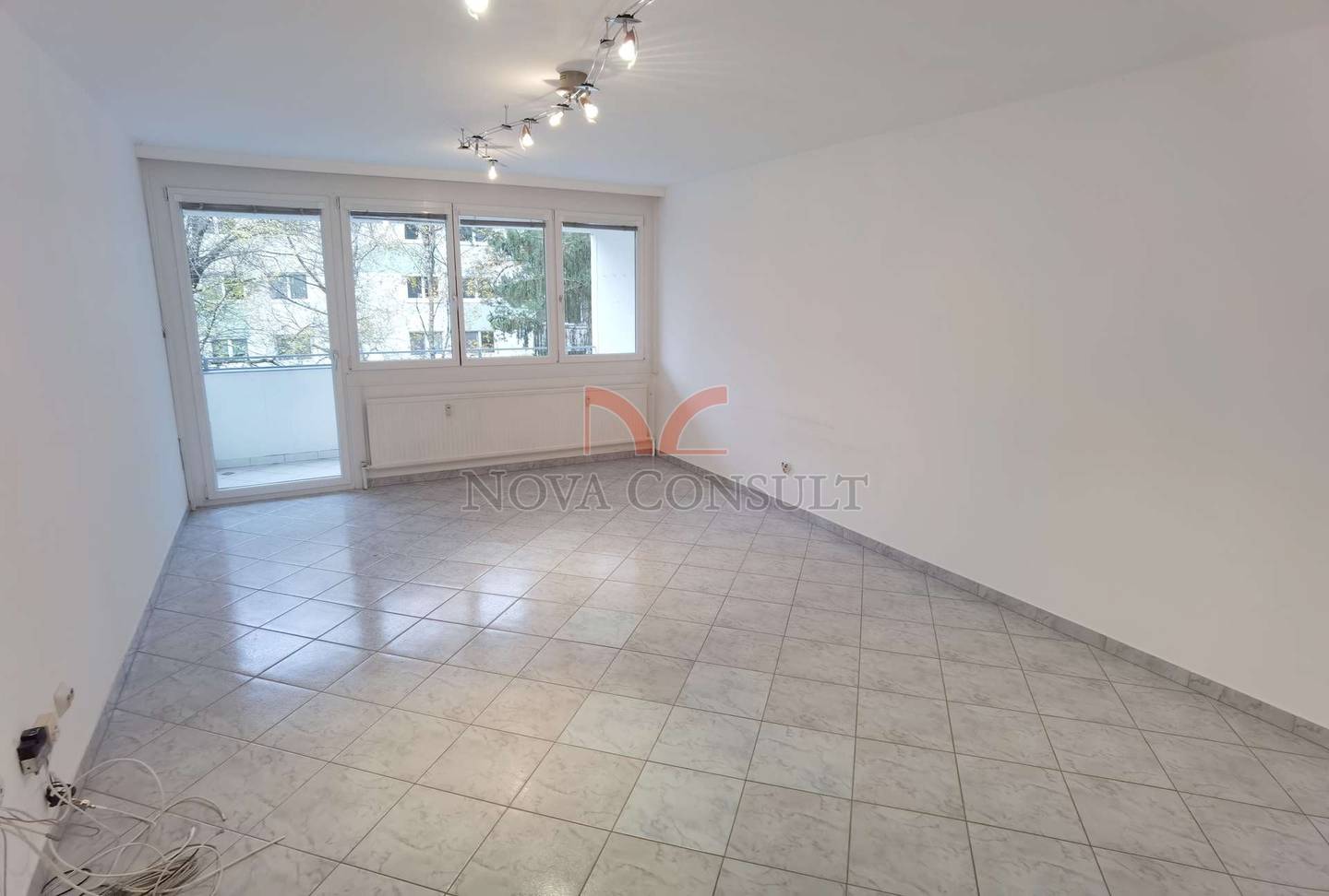 Bright apartment in a green quiet location with west loggia