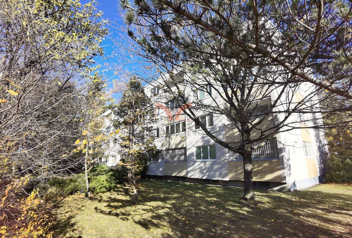 Bright apartment in a green quiet location with west loggia