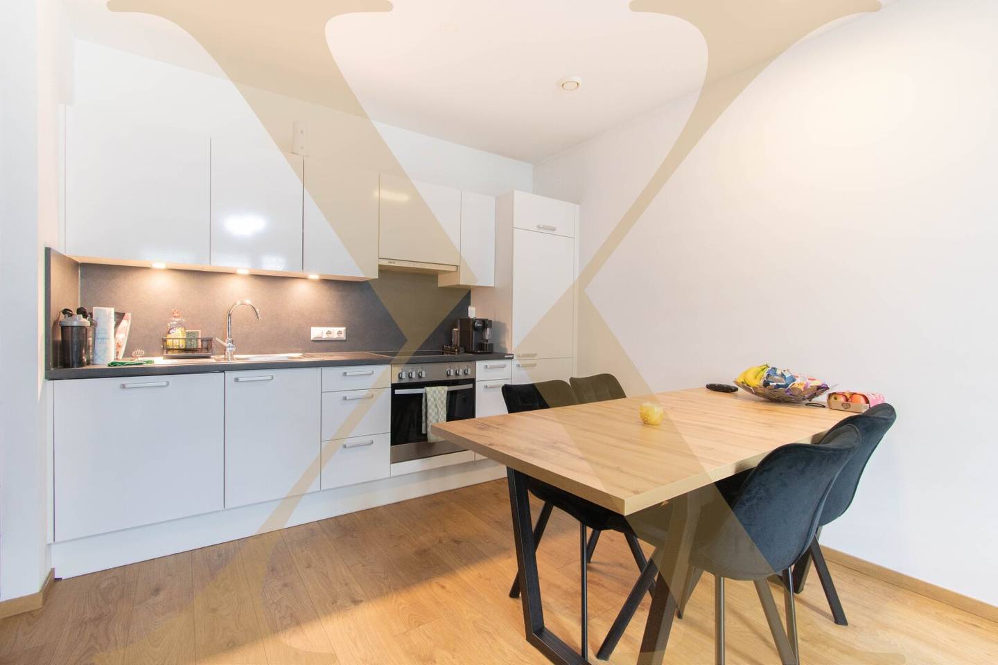 Attractive 2-room apartment with spacious loggia and fully equipped kitchen for rent (Top 23)