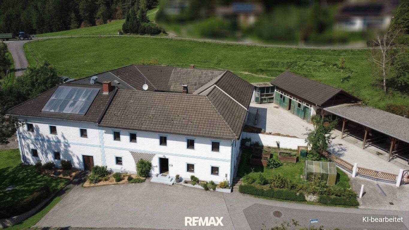 Well maintained riding stable with distant view, 3 rented apartments, optional riding arena and 10 ha green and forest areas
