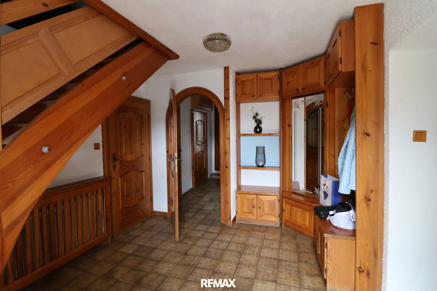 Gepflegter Reiterhof mit Fernblick, 3 vermietete Wohnungen, optional Reitplatz und 10ha Grün- und Waldflächen