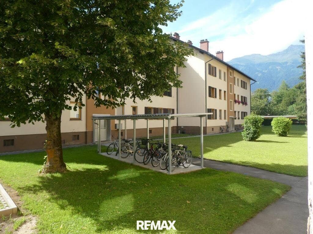 2-room apartment with parking space - near center
