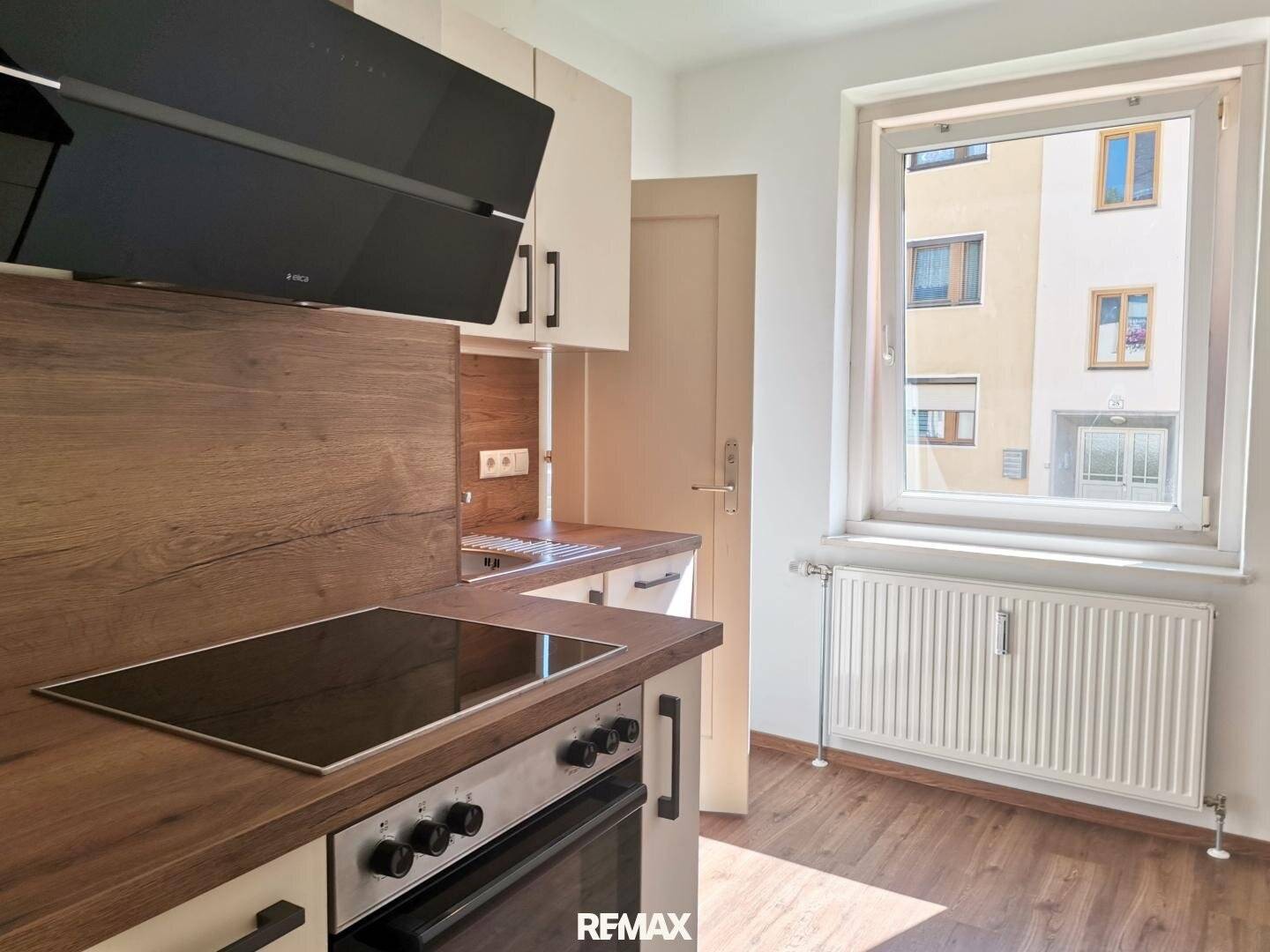 2-room apartment with parking space - near center