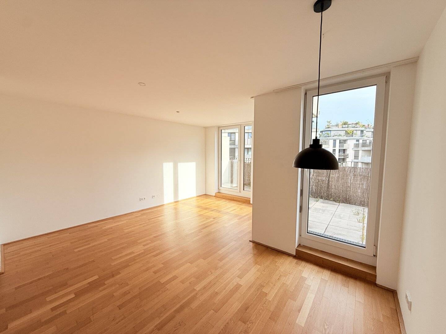 Great 2-room attic apartment with large terrace - near U4/U6 Längenfeldgasse