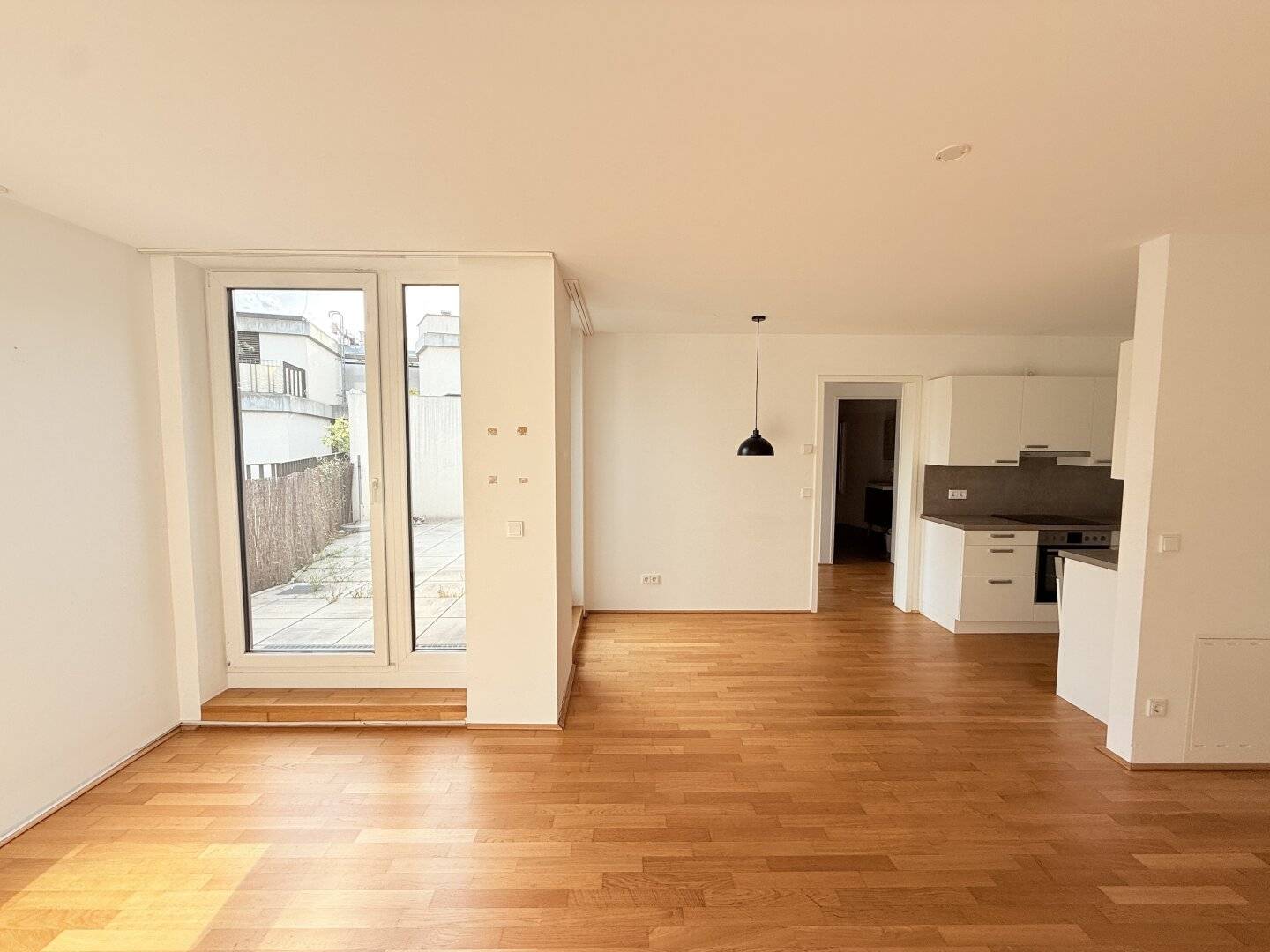 Great 2-room attic apartment with large terrace - near U4/U6 Längenfeldgasse