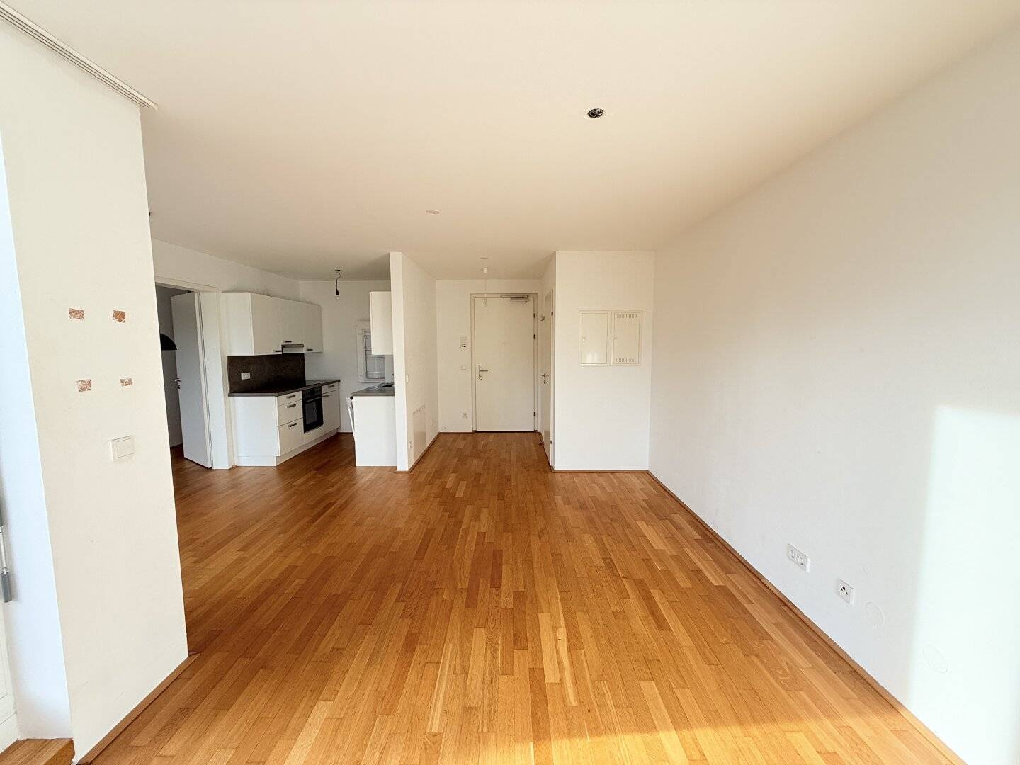 Great 2-room attic apartment with large terrace - near U4/U6 Längenfeldgasse