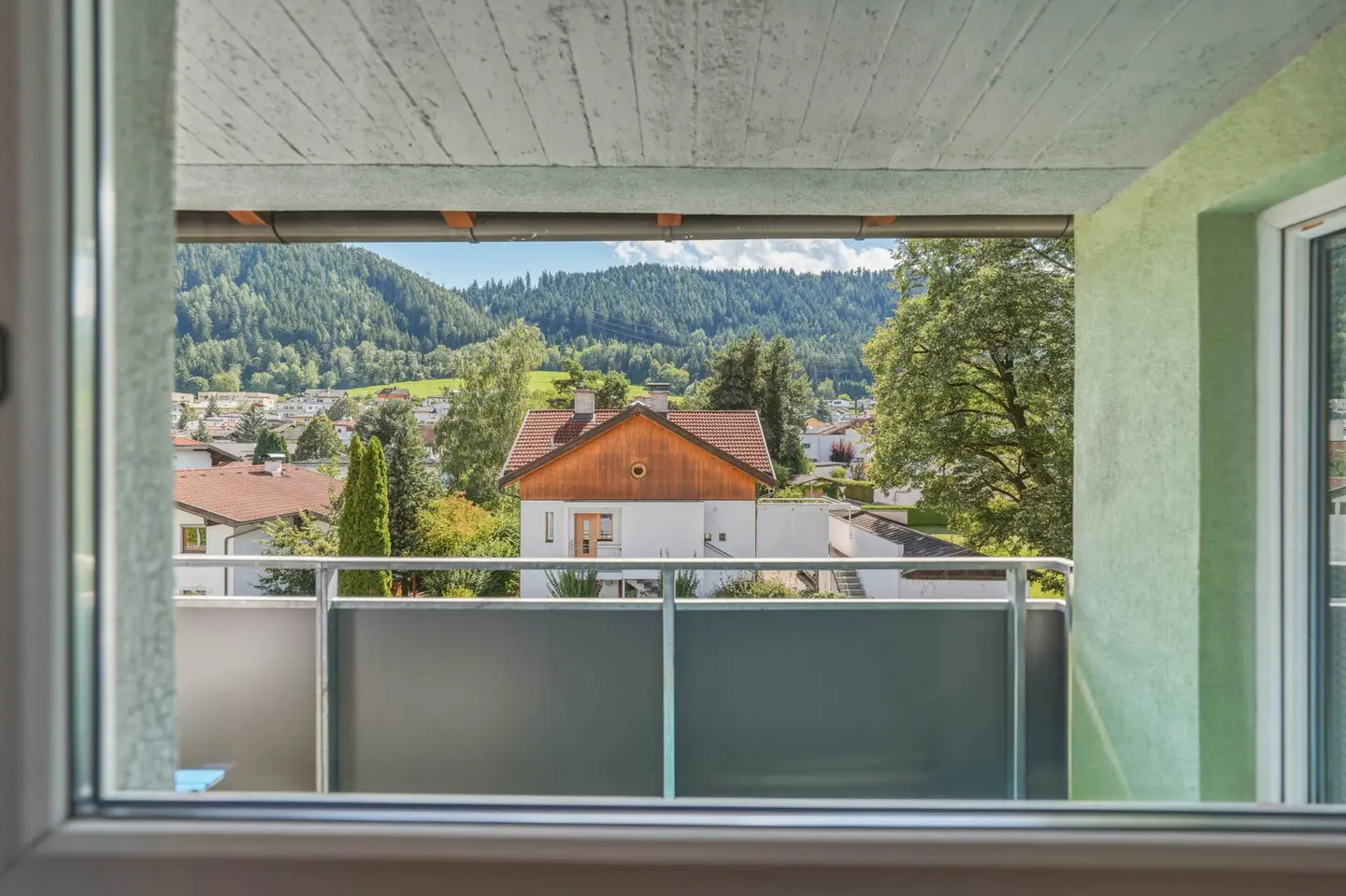 Sonnige Dachgeschosswohnung mit Bergblick