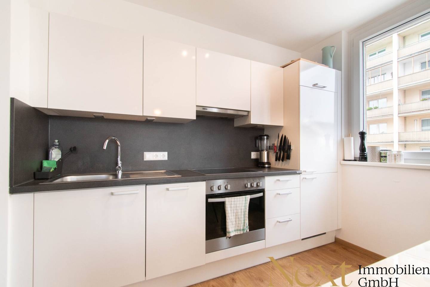 Spacious 3-room apartment with furnished kitchen and loggia in Linz centre for rent (Top 7)