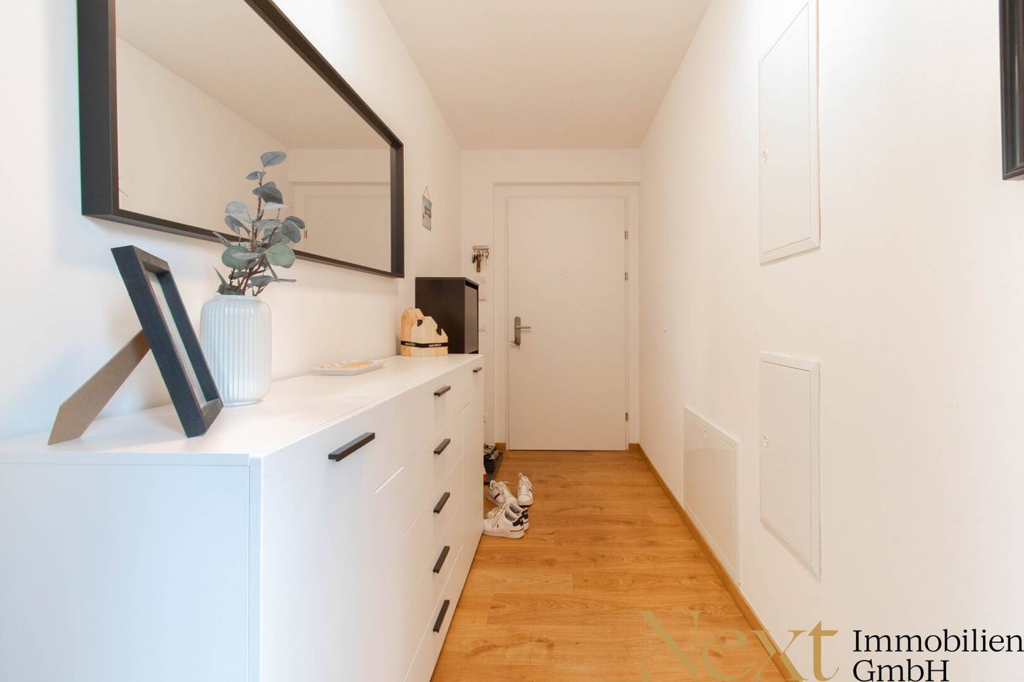 Spacious 3-room apartment with furnished kitchen and loggia in Linz centre for rent (Top 7)