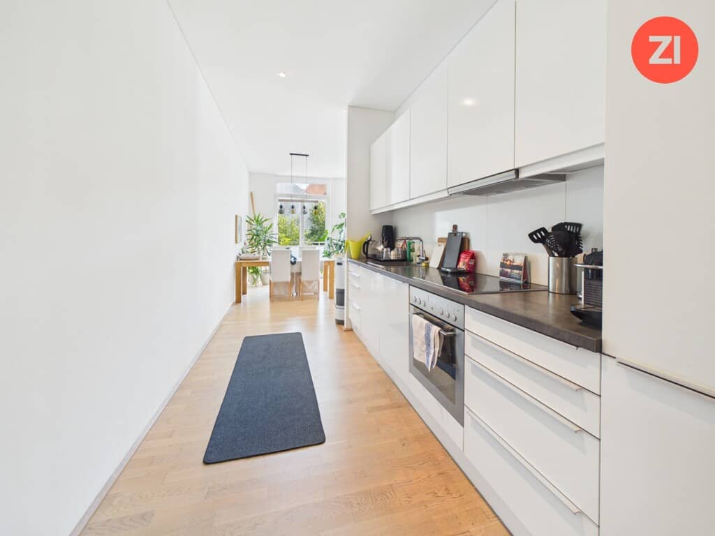 Zentrale Wohnung mit Tiefgaragenplatz und Balkon