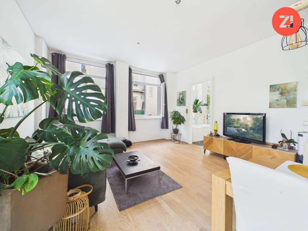 Zentrale Wohnung mit Tiefgaragenplatz und Balkon