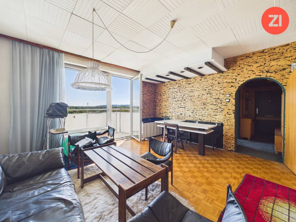 Helle Wohnung mit Weitblick und Balkon