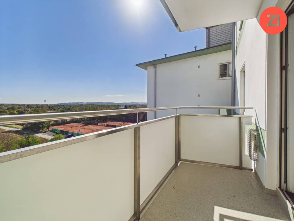 Helle Wohnung mit Weitblick und Balkon