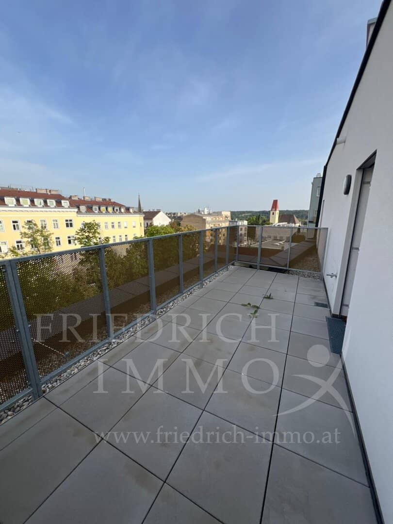 Newly built top 3 room apartment with 2 balconies!