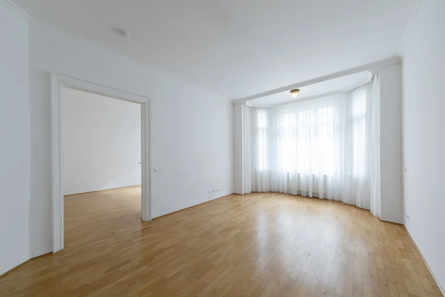 Beautiful 4 rooms in old building I small balcony I near Botanical Garden