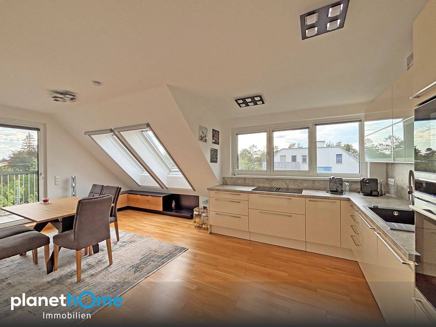 Penthouse with terrace and green view