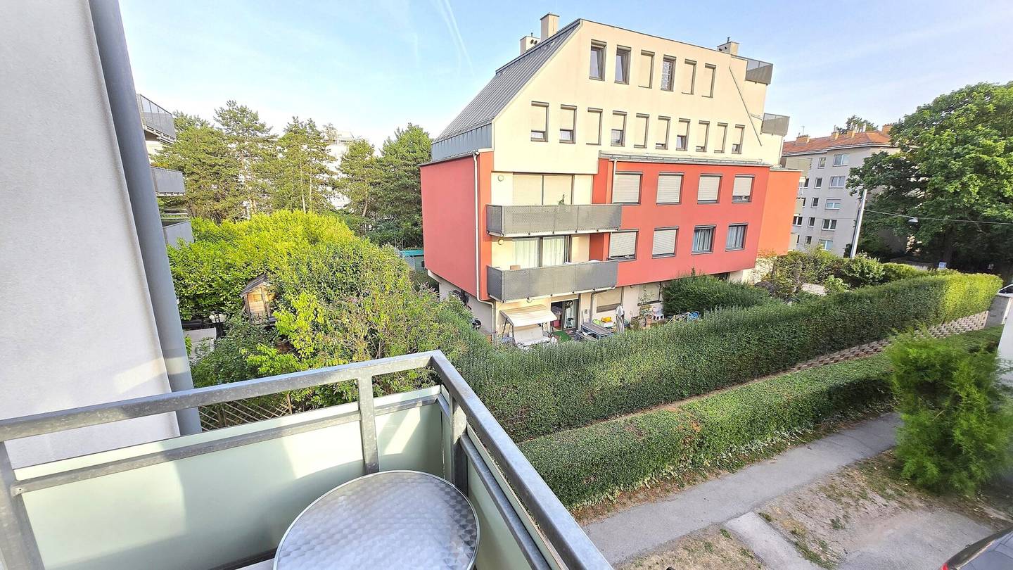 Sanierte 3-Zi-Wohnung mit Klima, Balkon & Garage - Top Lage!