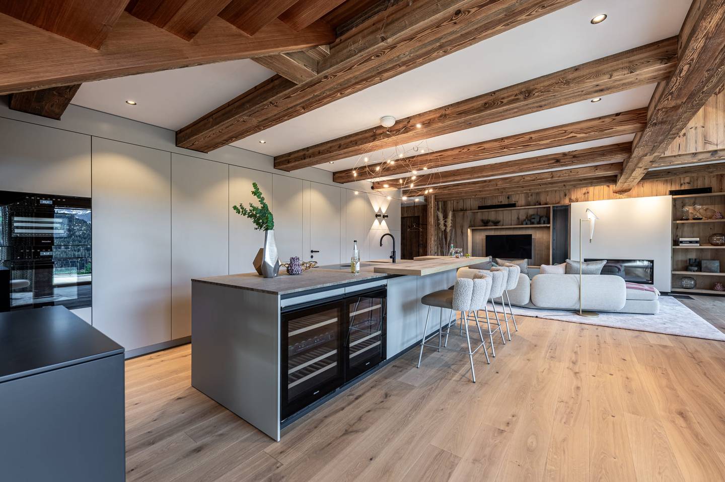Dachgeschosswohnung mit Hahnenkammblick und Sauna