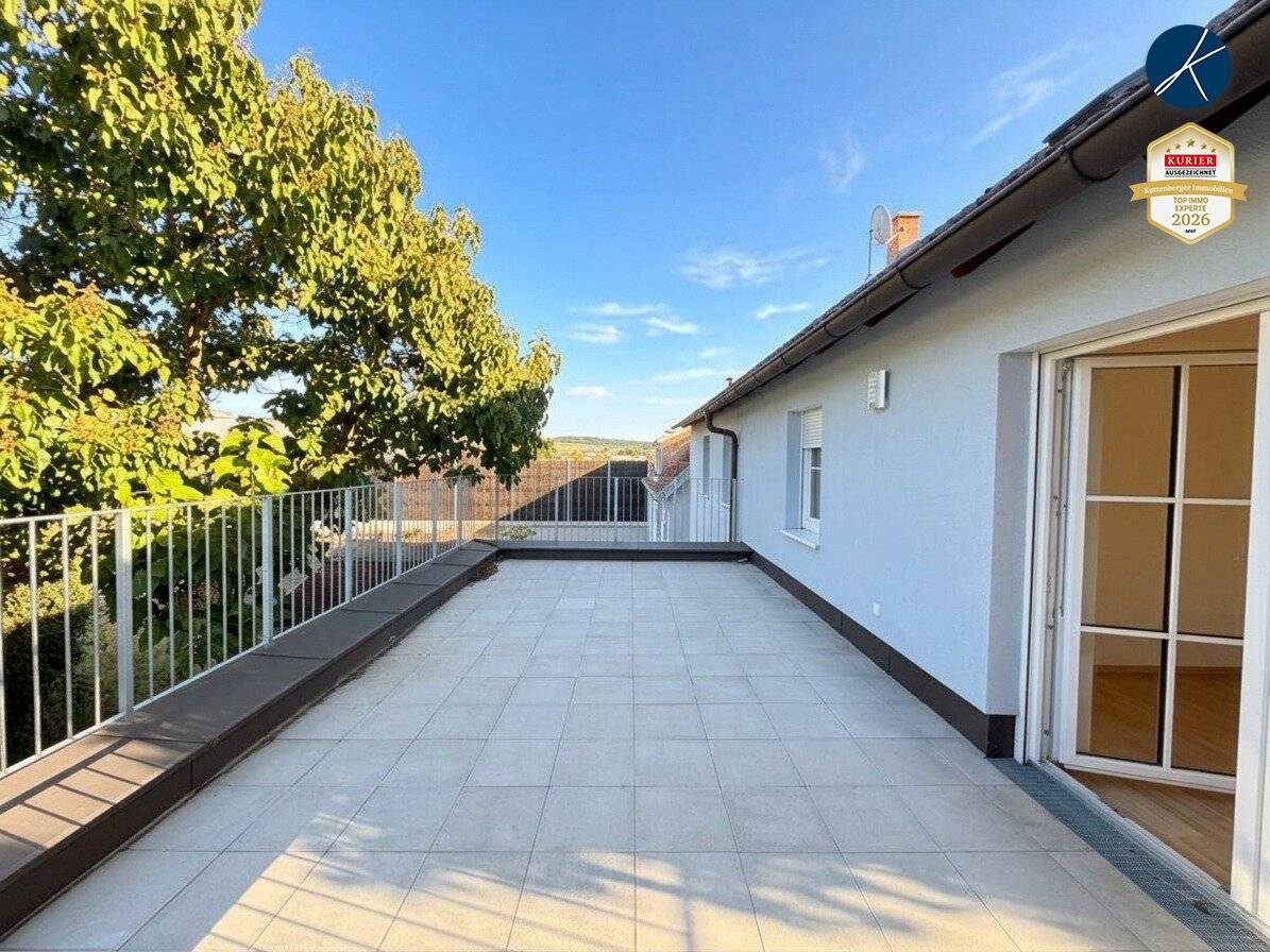 Top renovated balcony apartment for rent in a convenient transport location