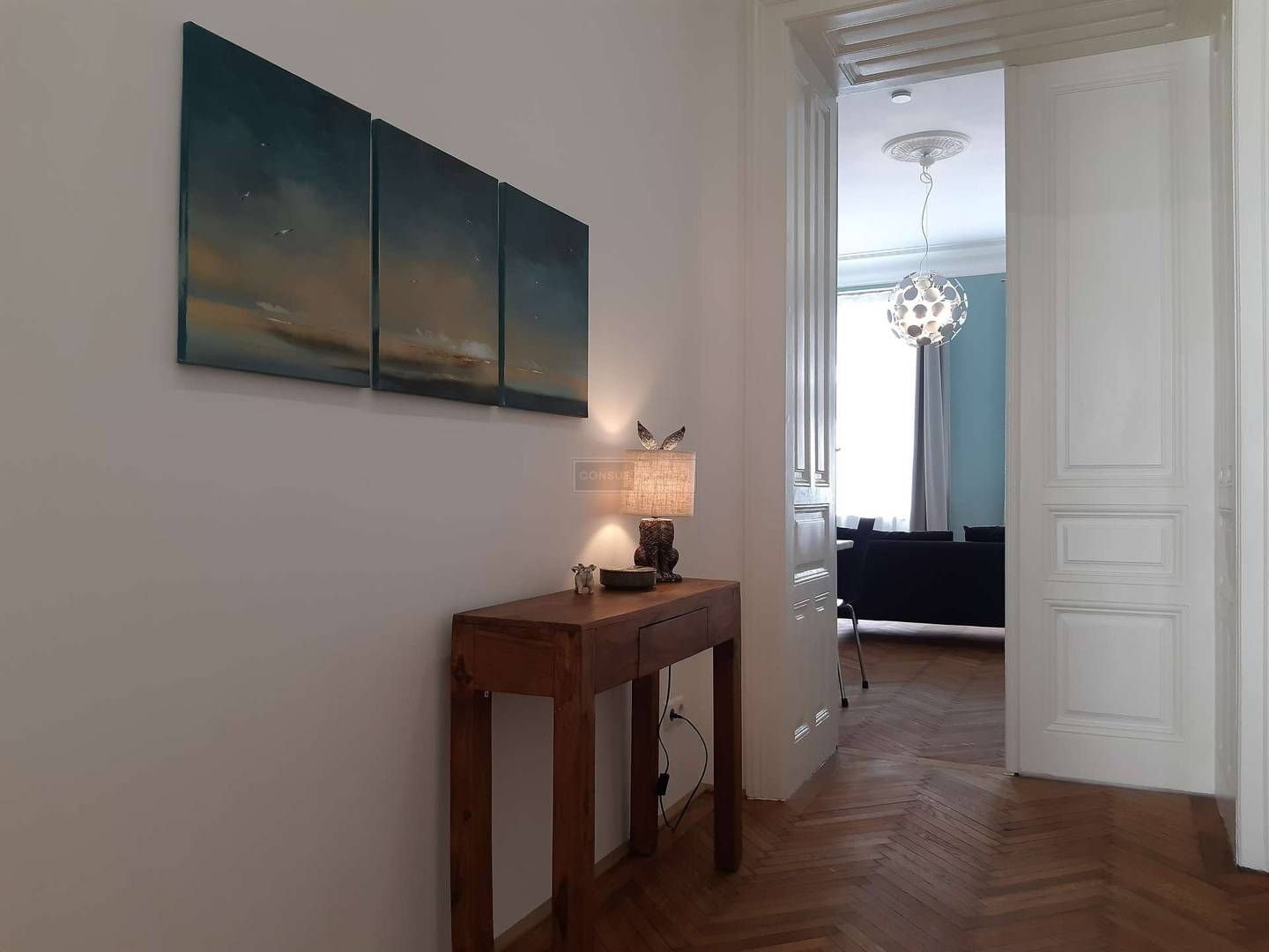 Fully furnished Altbauwohnung with courtyard balcony