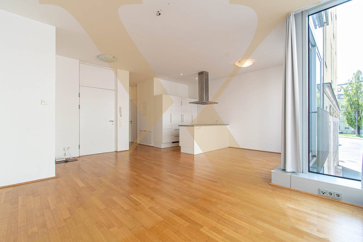 Light-filled 2-room loft apartment with high-quality fitted kitchen in Linz city centre for rent