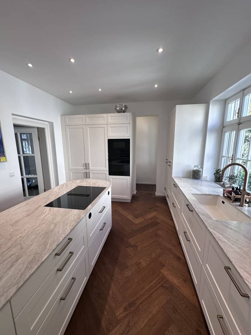 Wohnhaus für die ganze Familie mit Garten, Sauna und Naturteich