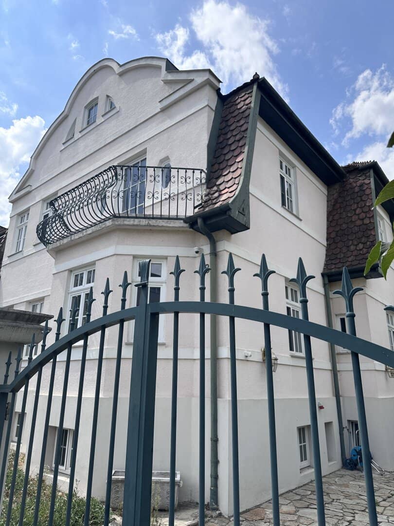 Wohnhaus für die ganze Familie mit Garten, Sauna und Naturteich