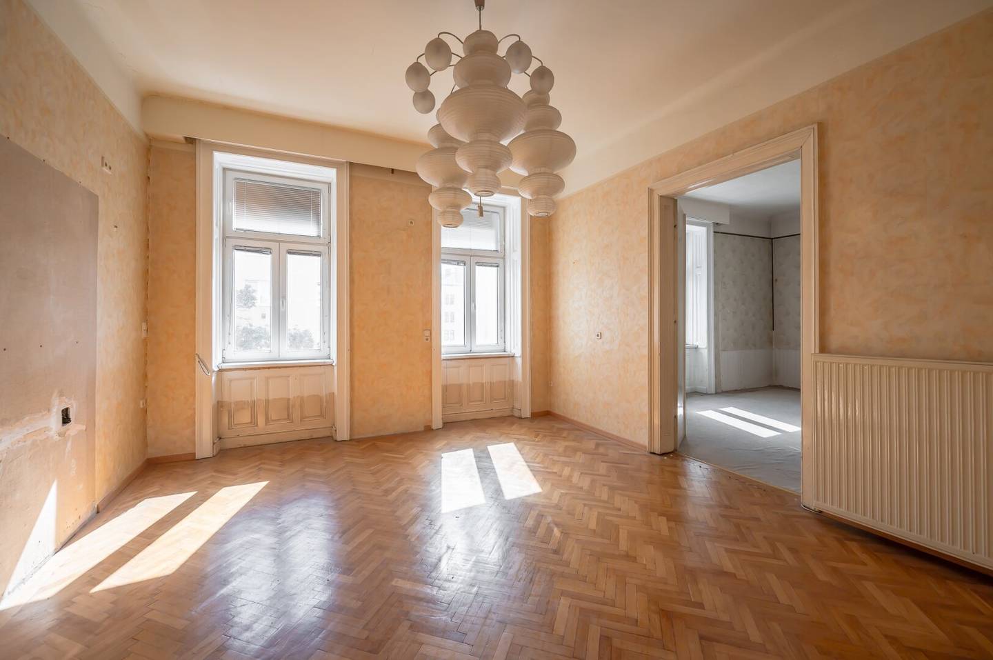 ++NEW++ Old building charm meets top location – spacious 3-room apartment