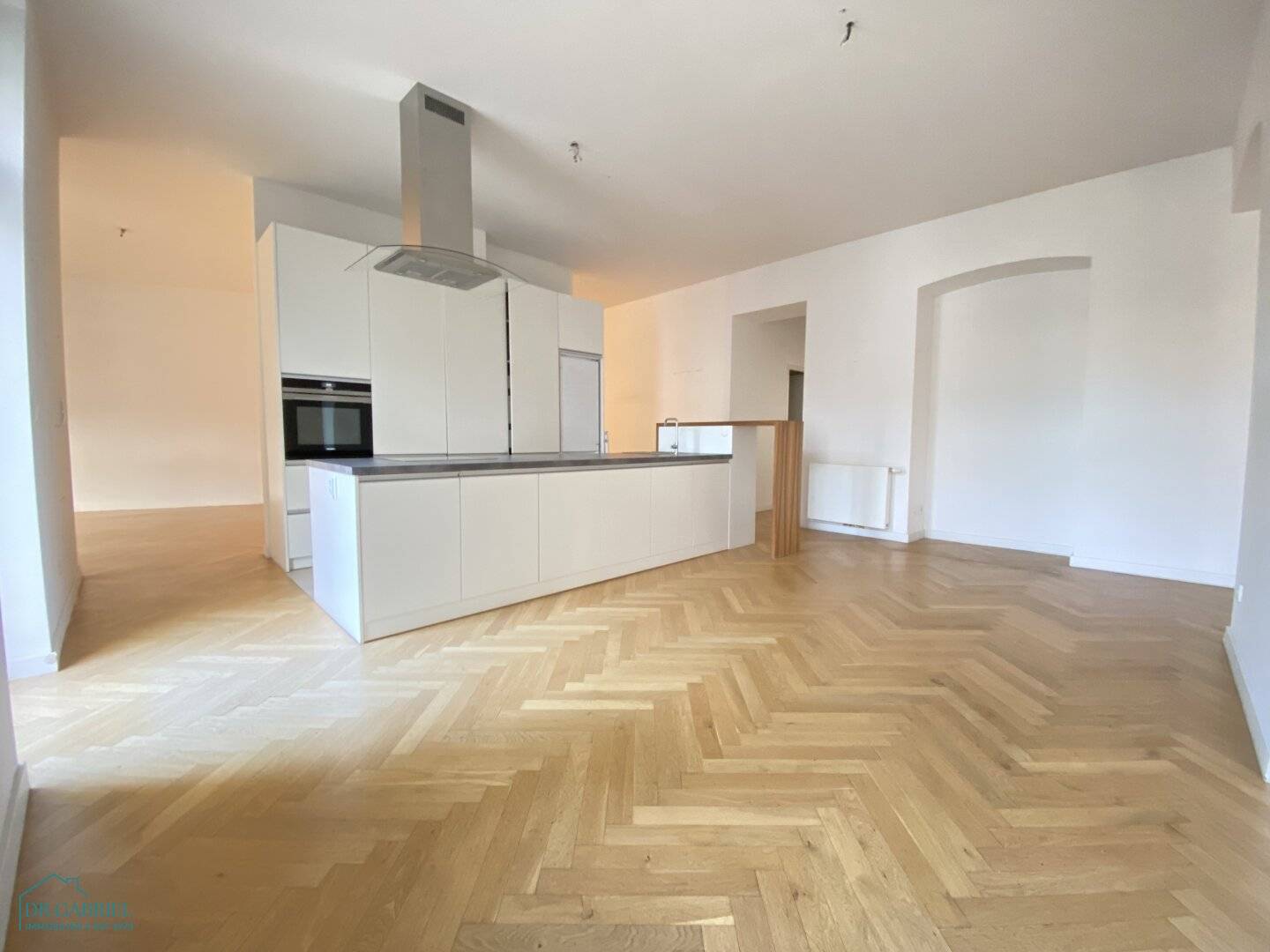 Modern period apartment with balcony near Sophiensäle / Wien Mitte