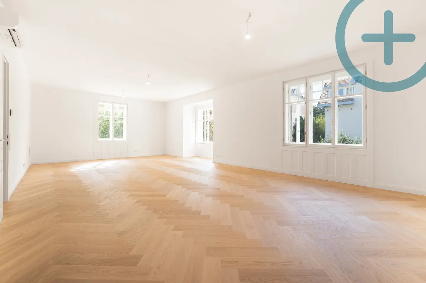 Erstbezug Wohnung in villaähnlicher Etage mit Balkon