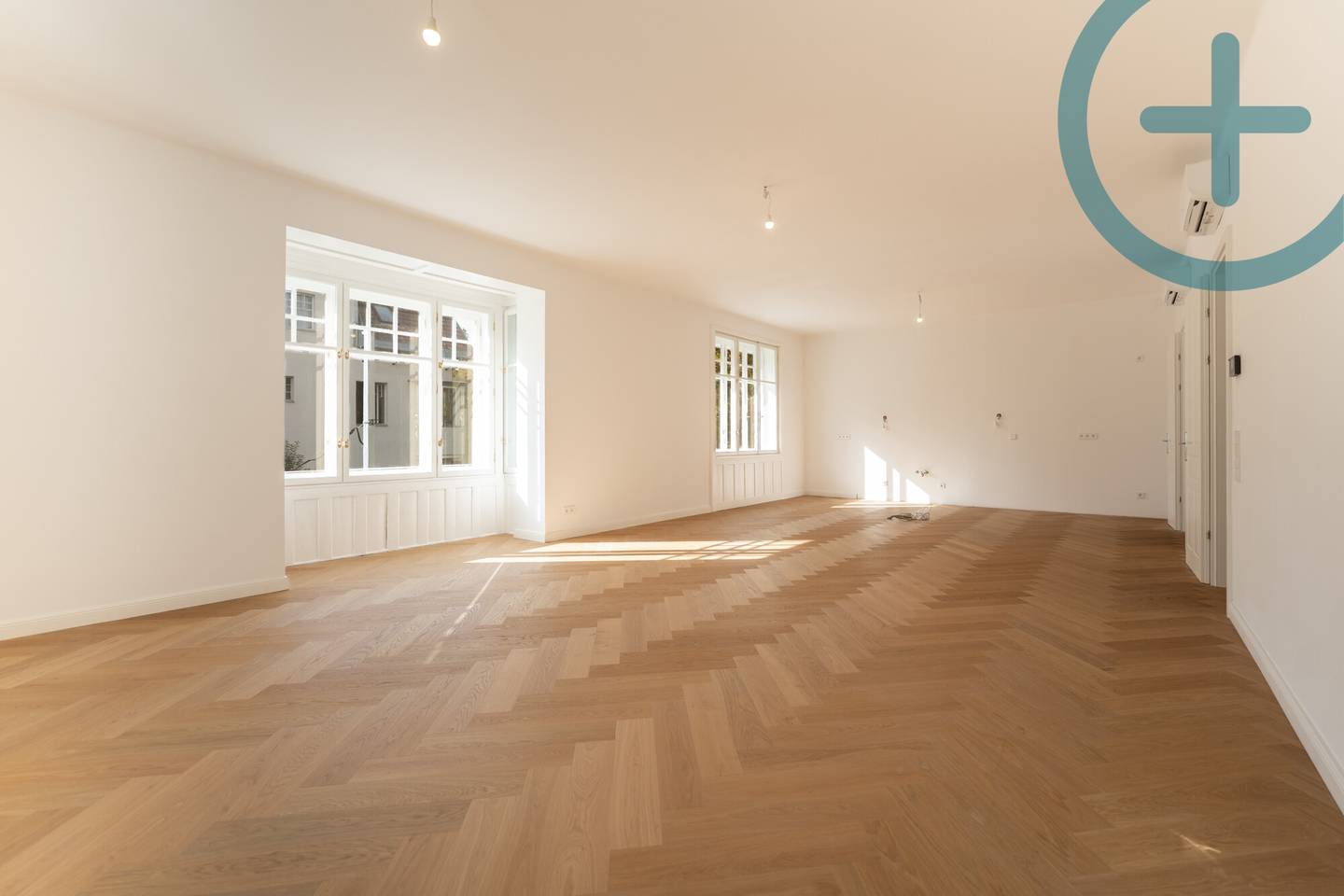 Erstbezug Wohnung in villaähnlicher Etage mit Balkon