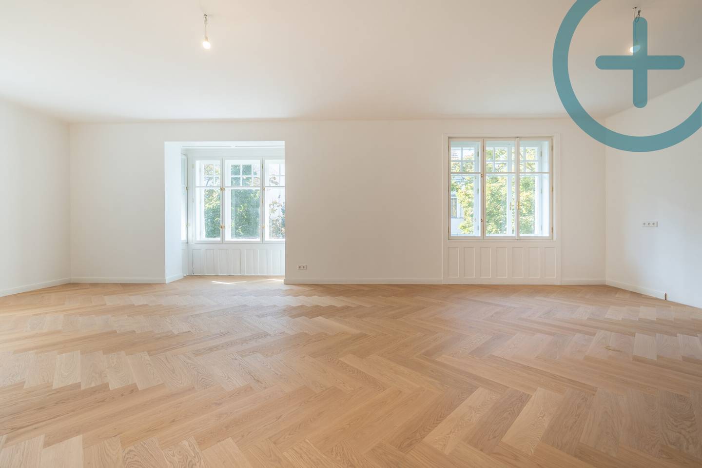 Erstbezug Wohnung in villaähnlicher Etage mit Balkon