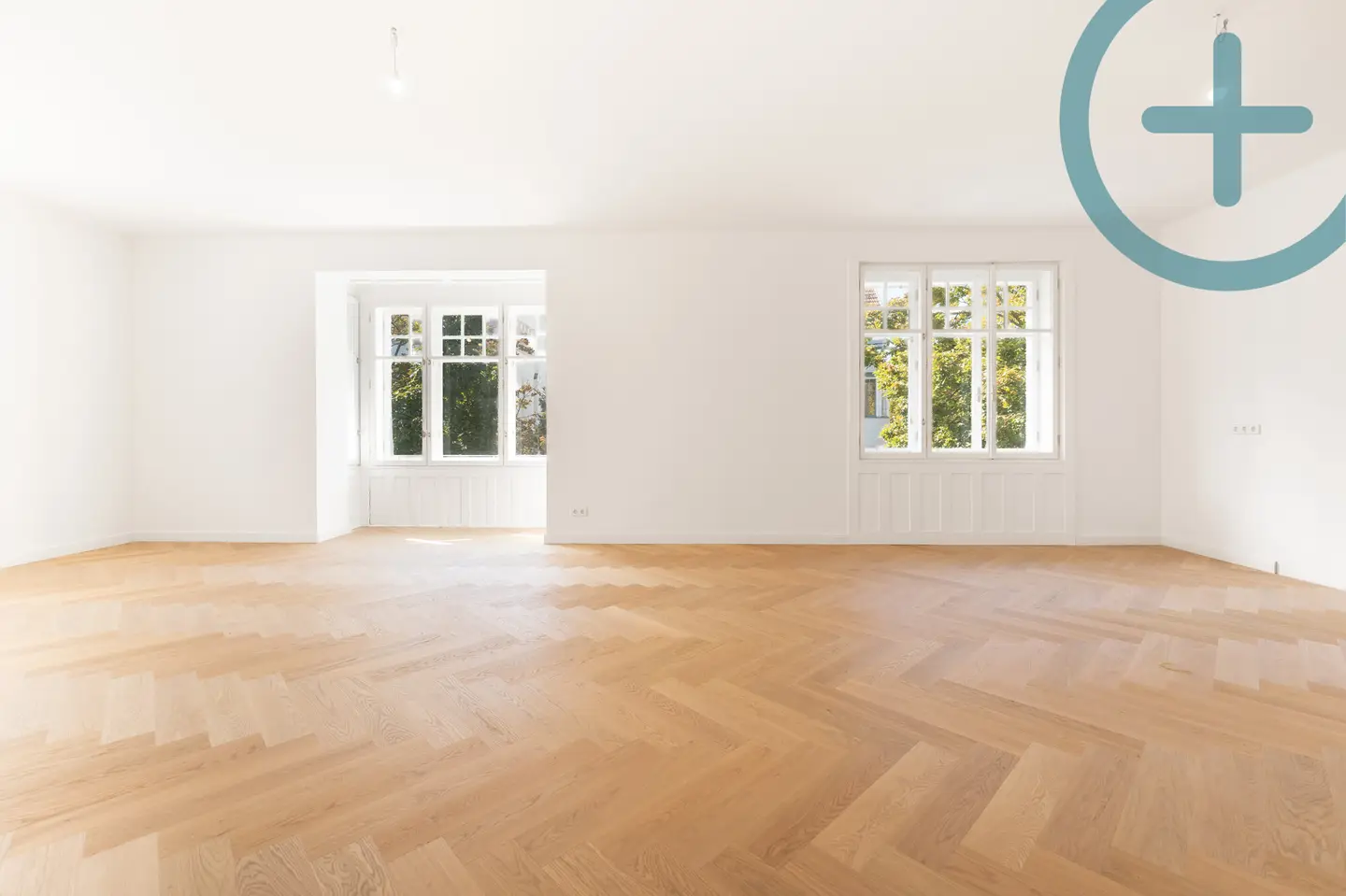 Erstbezug Wohnung in villaähnlicher Etage mit Balkon
