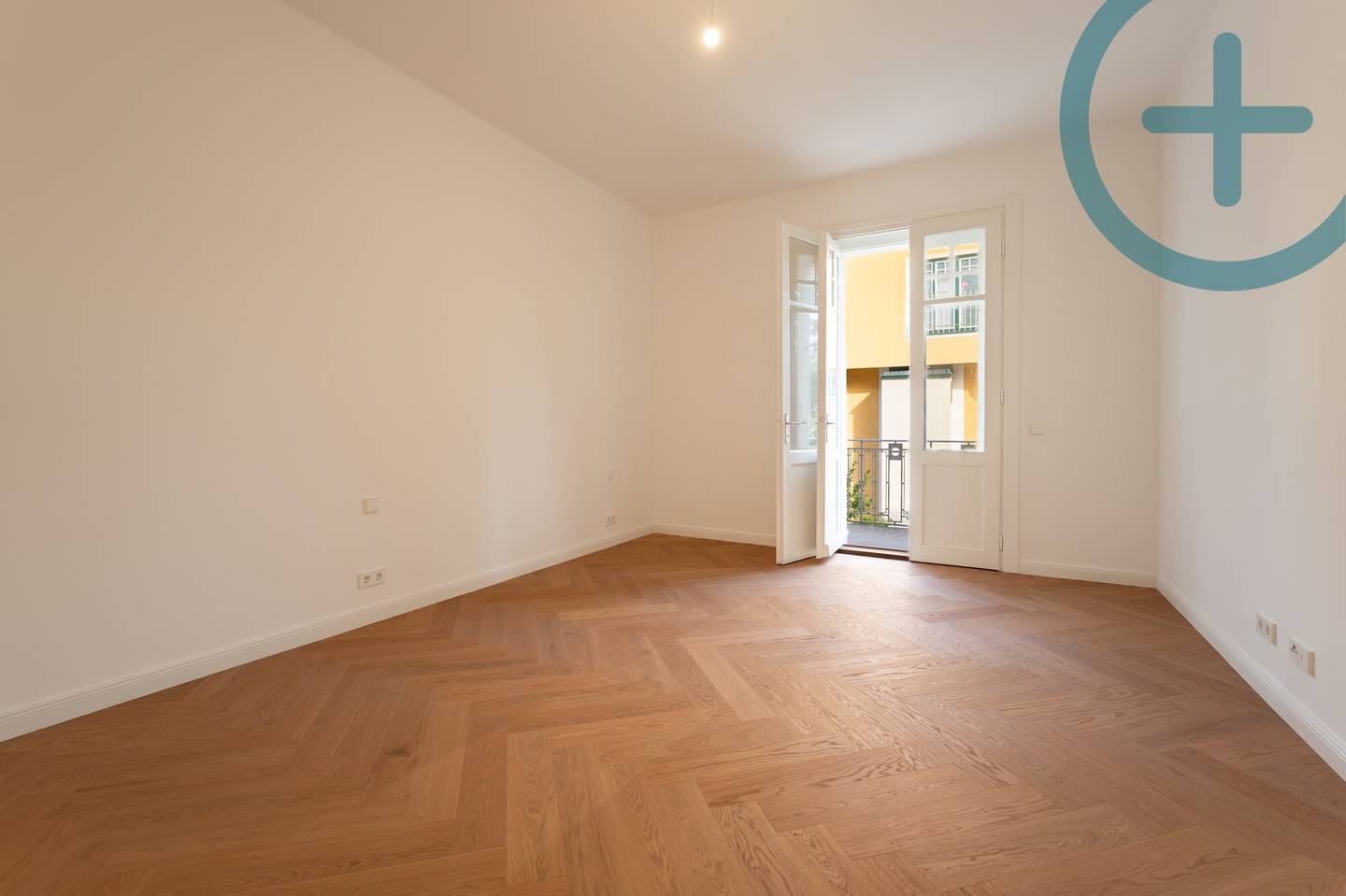 Erstbezug Wohnung in villaähnlicher Etage mit Balkon