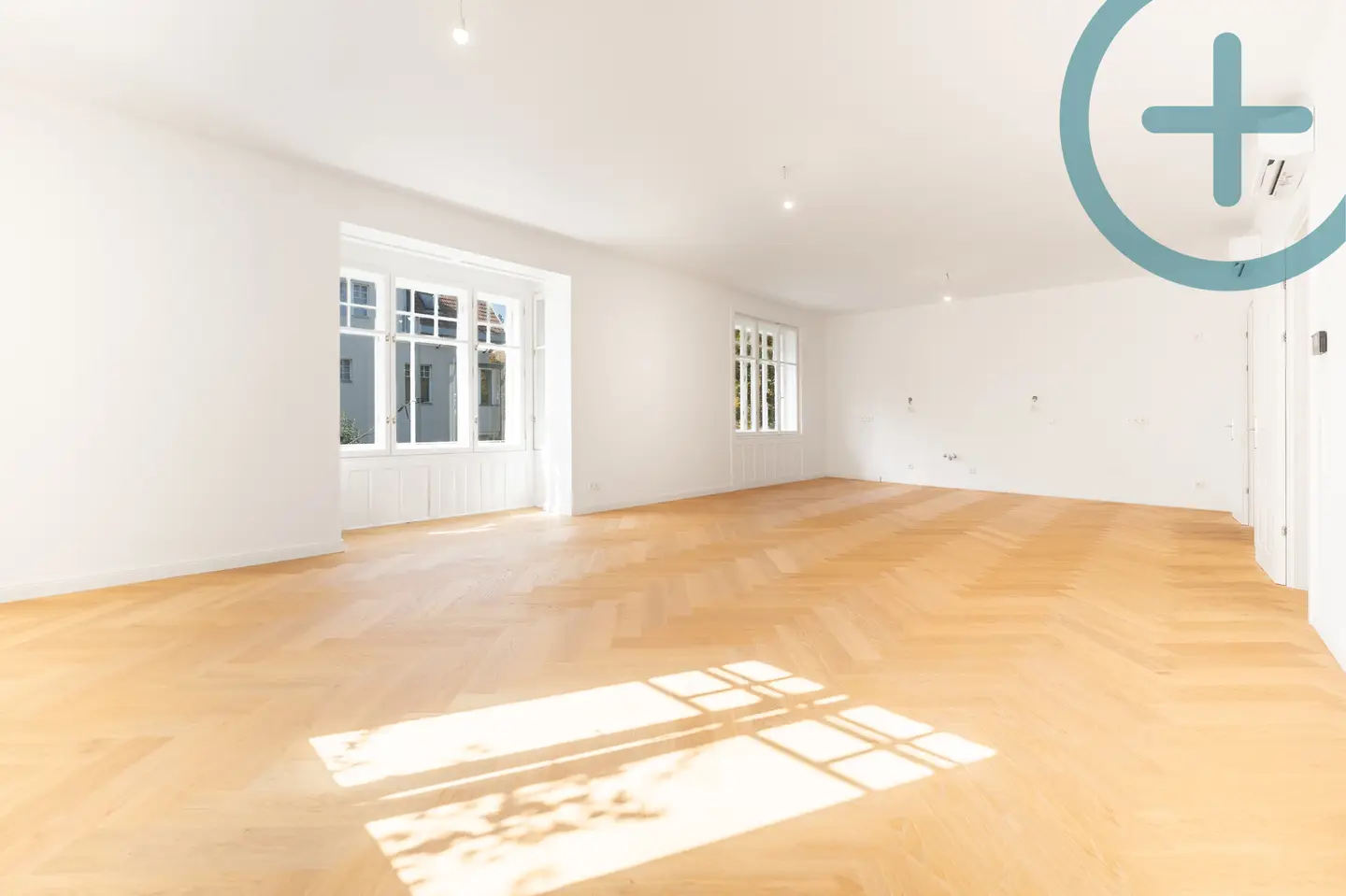 Erstbezug Wohnung in villaähnlicher Etage mit Balkon