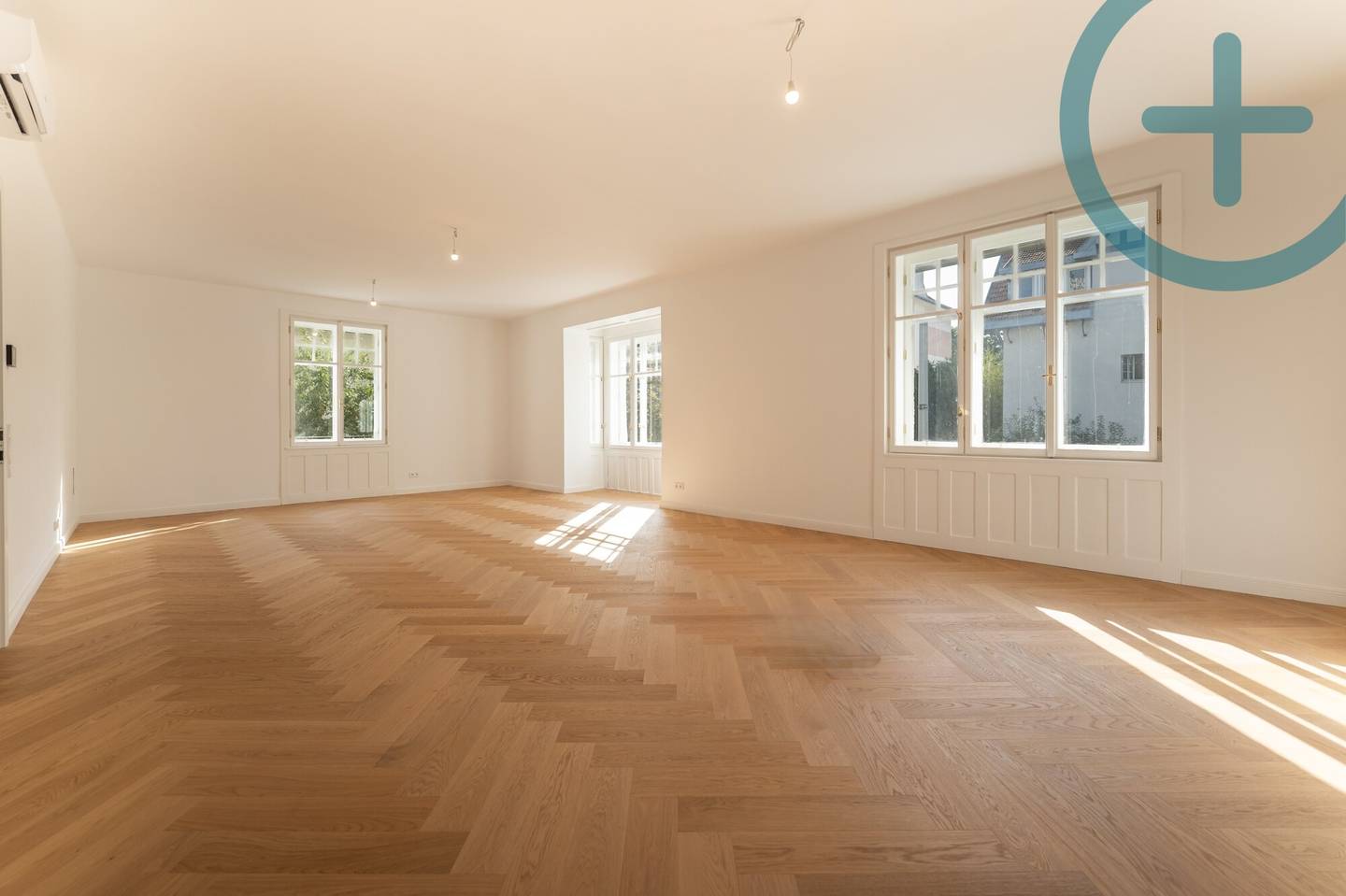 Erstbezug Wohnung in villaähnlicher Etage mit Balkon