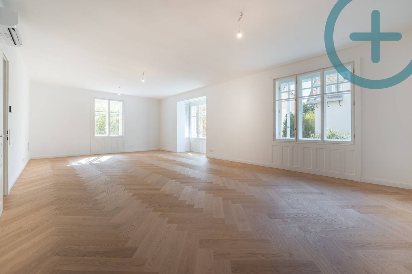 Erstbezug Wohnung in villaähnlicher Etage mit Balkon