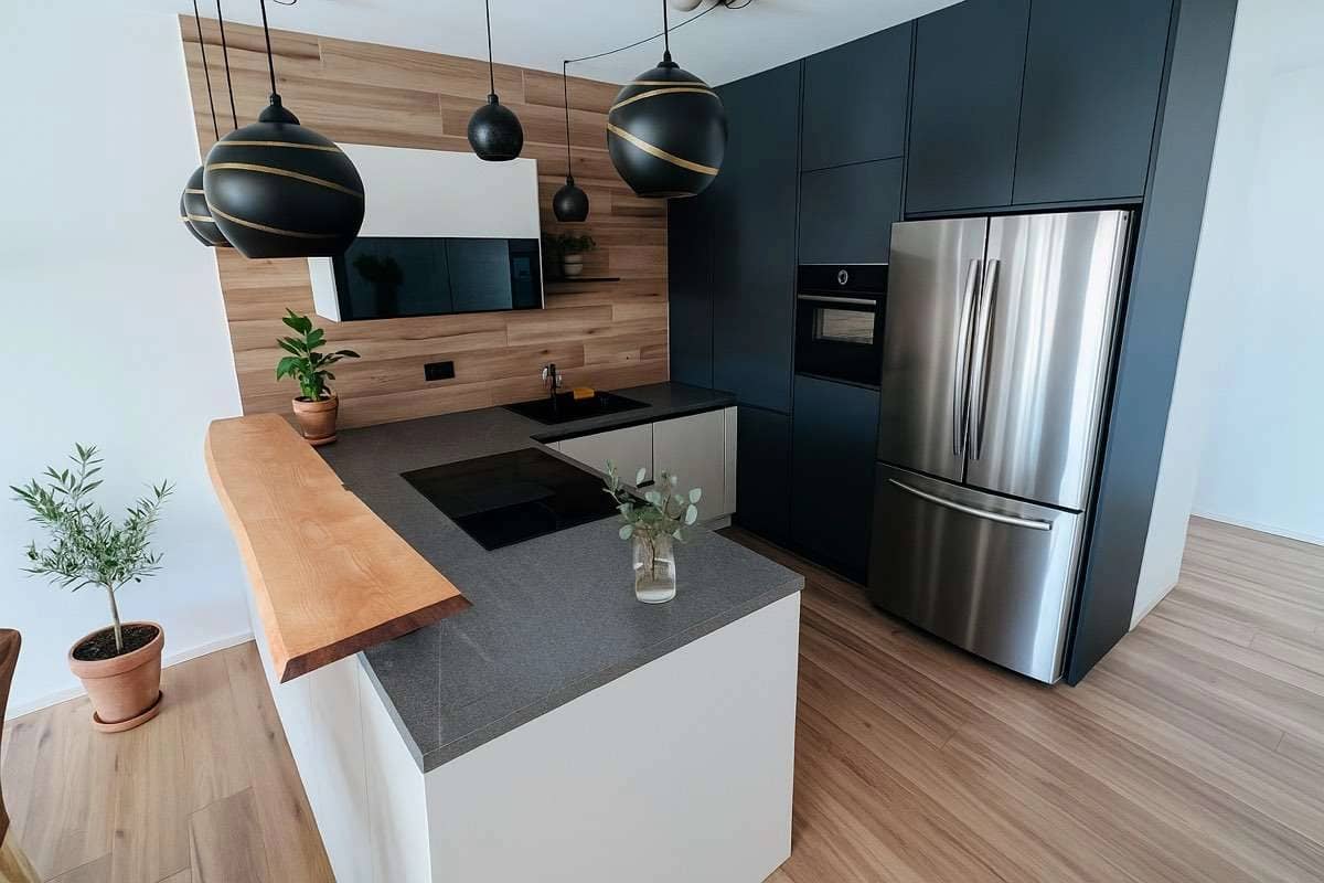 Familienwohnung mit beheizbarem Pool und Garage