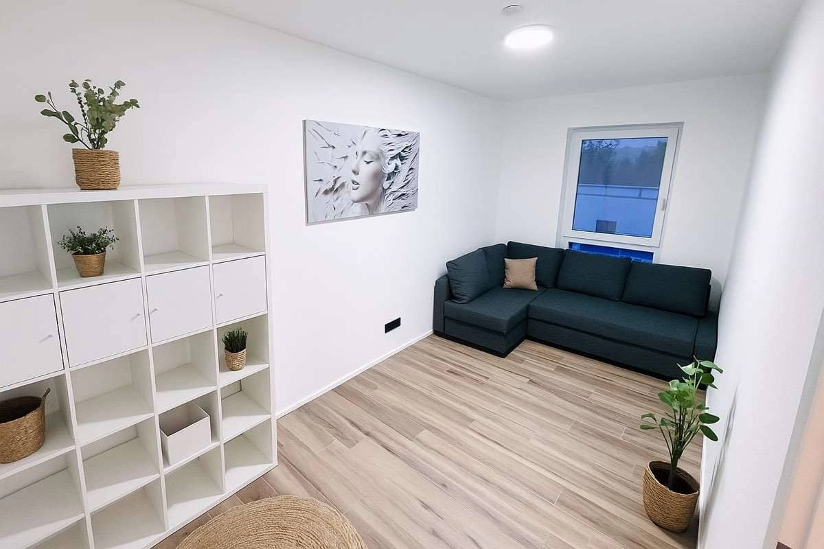 Familienwohnung mit beheizbarem Pool und Garage