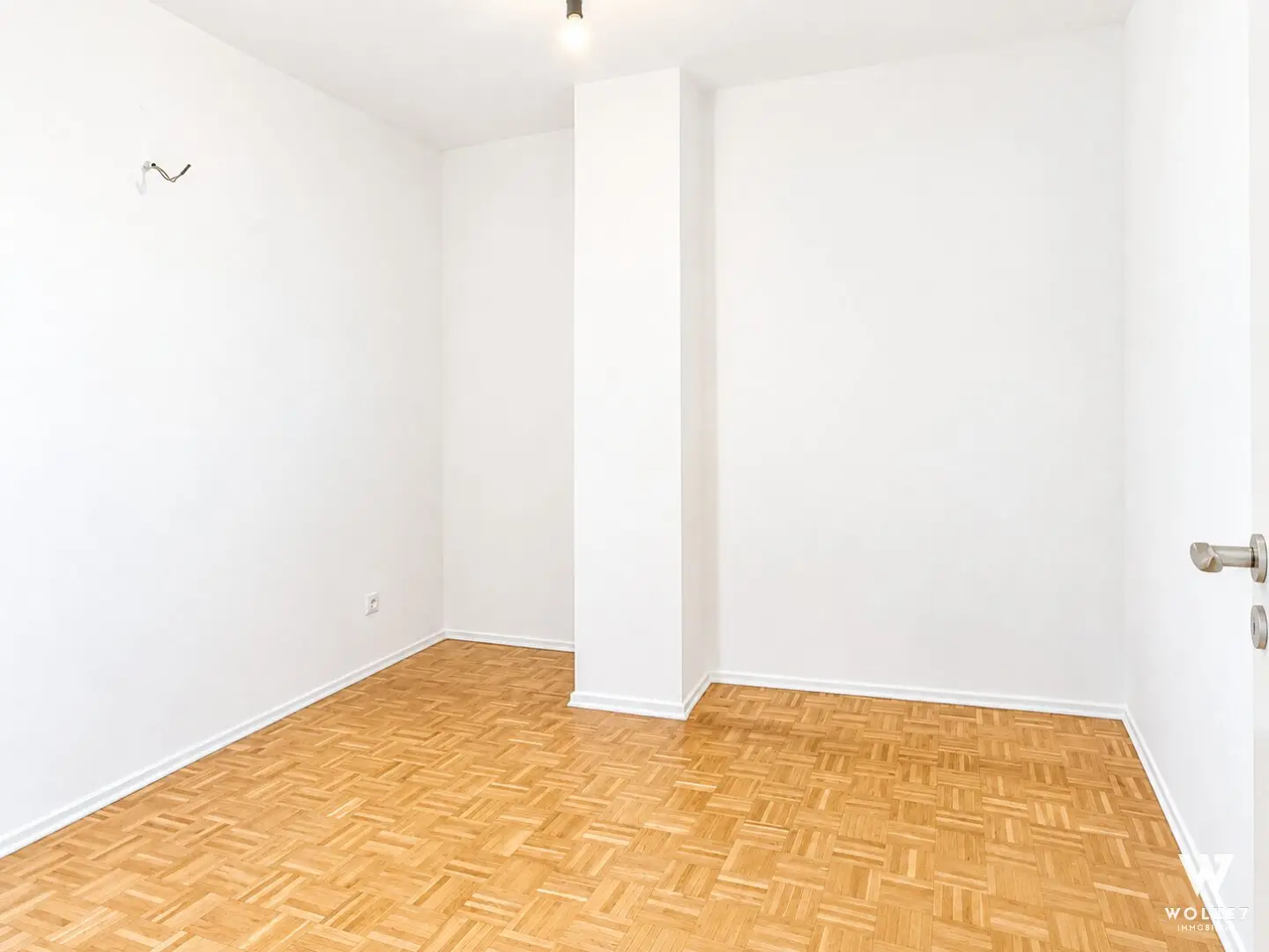 Modernized bright 2-room apartment in Meidling with subway proximity