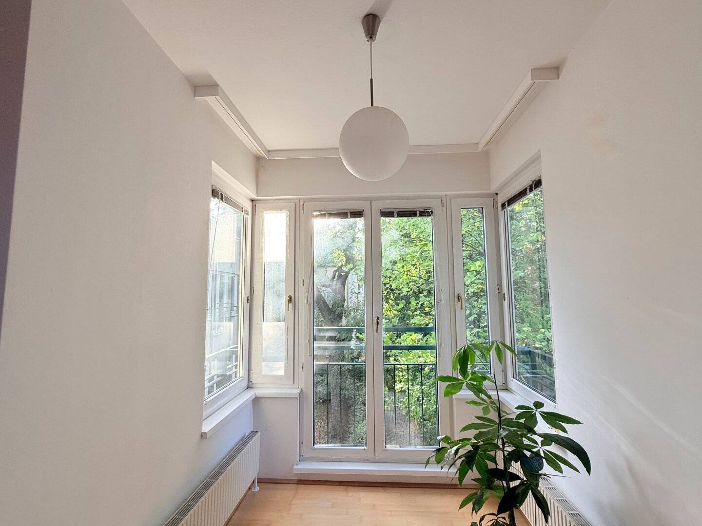 Hietzinger Bestlage: Großzügige 4-Zimmer-Wohnung, nahe U4 &amp; Tiefgaragenstellplatz