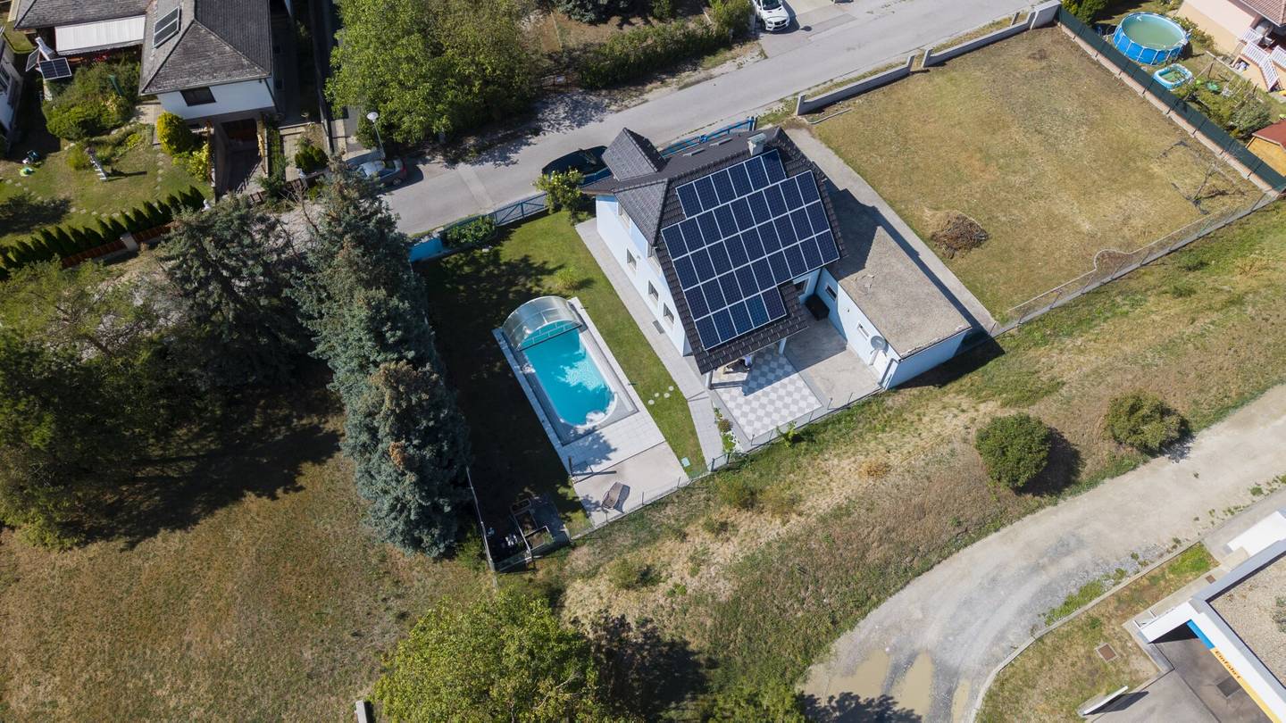 Großzügiges Einfamilienhaus mit Pool, Photovoltaik und viel Platz in Wöllersdorf