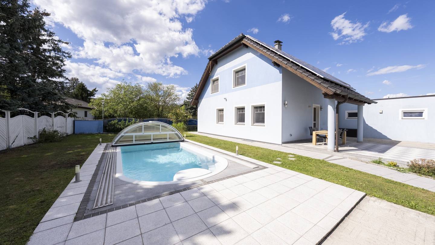 Großzügiges Einfamilienhaus mit Pool, Photovoltaik und viel Platz in Wöllersdorf