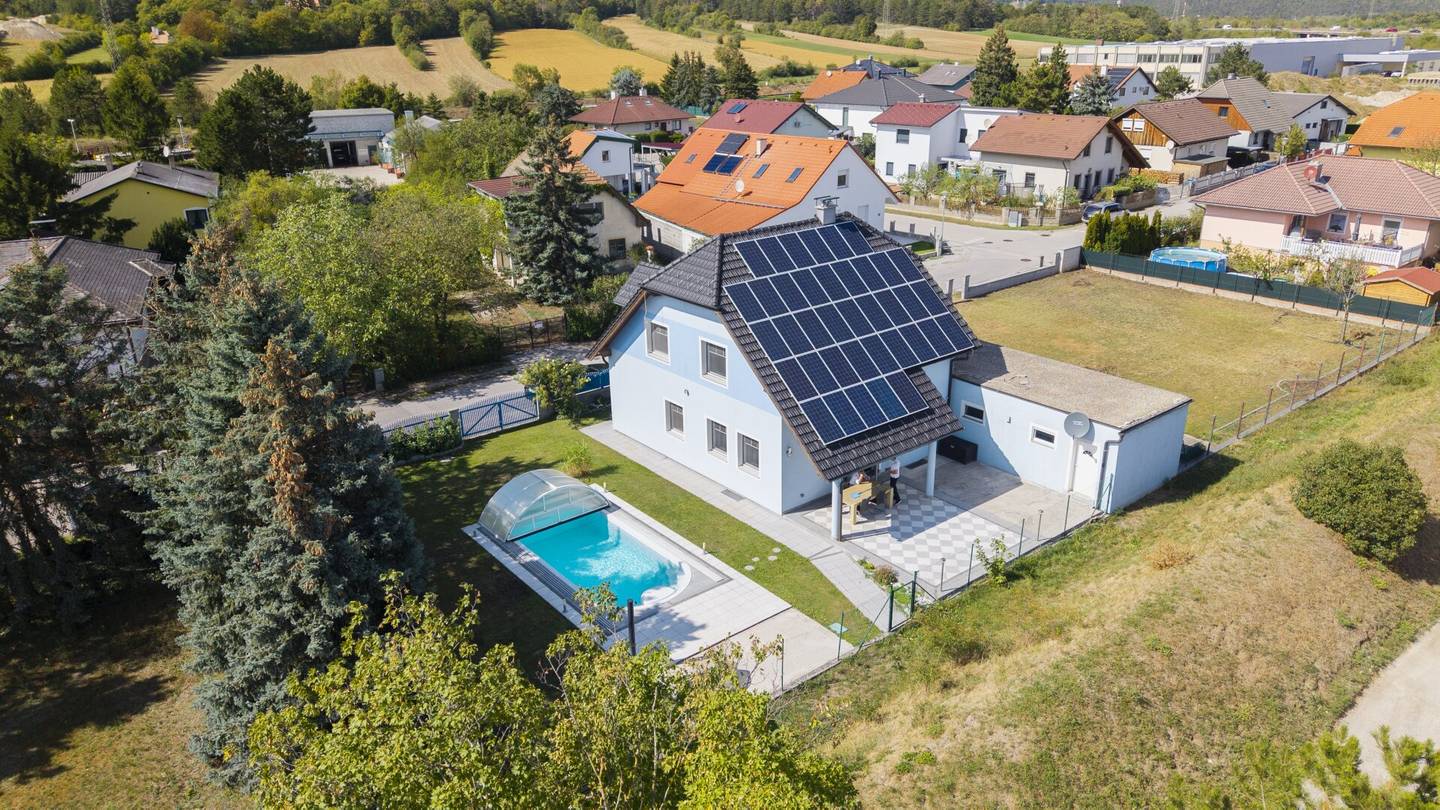 Großzügiges Einfamilienhaus mit Pool, Photovoltaik und viel Platz in Wöllersdorf