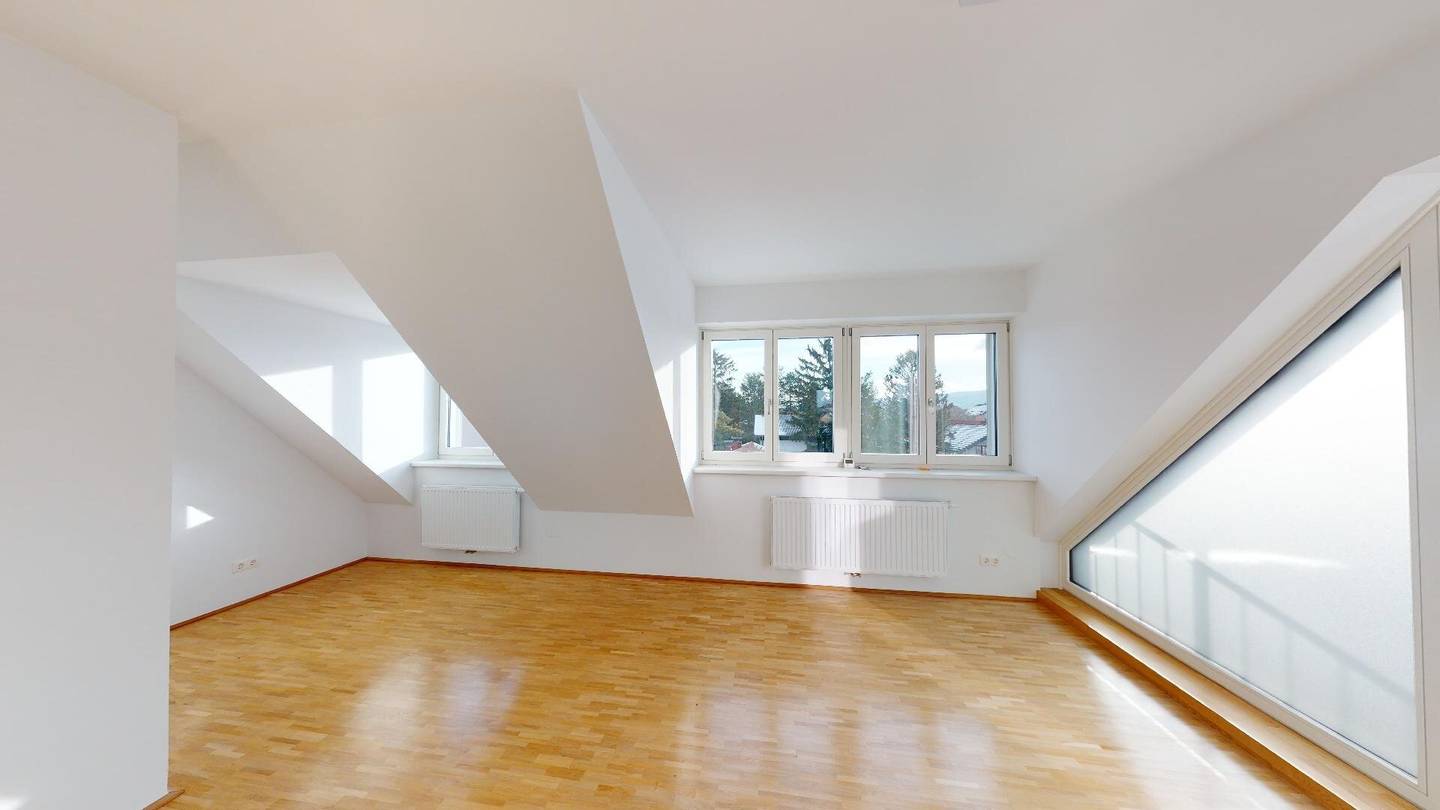 First occupancy after complete renovation: 2-room attic apartment with terrace